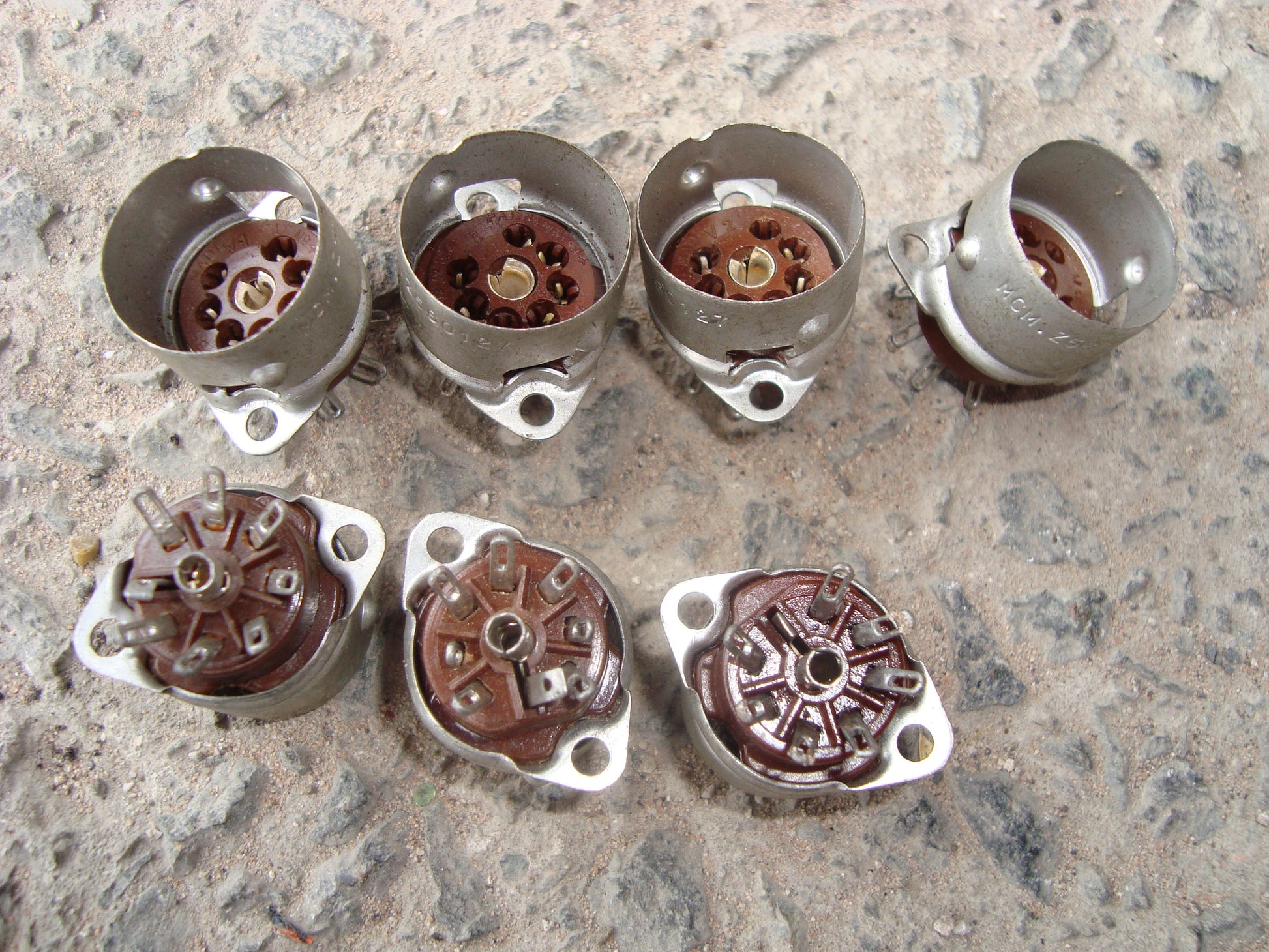 BROWN MICANOL MCMURDO B7G VALVE BASES VALVE BASES NEW UNUSED - MULLARD MAGIC