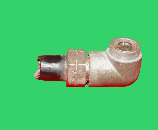 PYE PLUG, FEMALE, PYE SOCKET, COAXIAL RT ANGLE ENTRY, 10H/702, AS USED ON, GEE RF UNIT. WS19 VARIOMETER, etc. EX EQUIPMENT