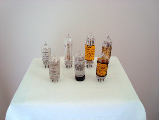 B7G BASED GLASS ENVELOPE CRYSTALS BY GEC, BROOKES AND MARCONI