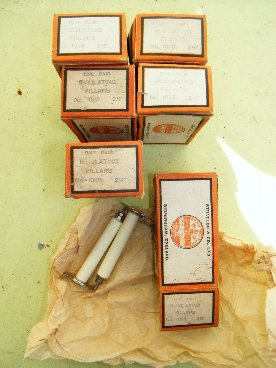 EDDYSTONE, INSULATING PILLARS, 2.5 INCH, CODE PILOX, CAT `1028, PER BOX OF TWO, - MULLARD MAGIC - 1