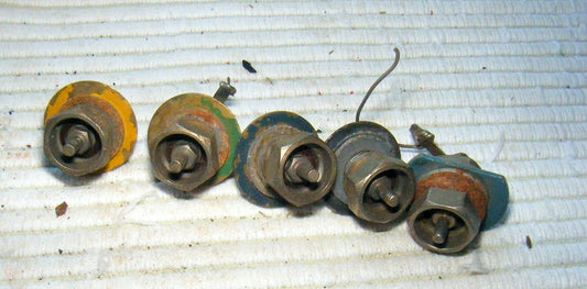 PYE PLUG, COAXIAL CHASSIS MOUNTING, 10H/528 FOR, GEE, WITH COLOURED WASHER NO SPRING BALE - MULLARD MAGIC
