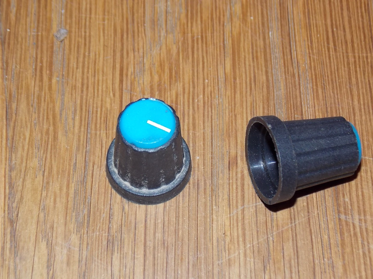 INTELLIJEL, SIFAM, MILLED SKIRTED KNOB, BLUE,  19mm DIA, 22mm HIGH, D SHAFT,