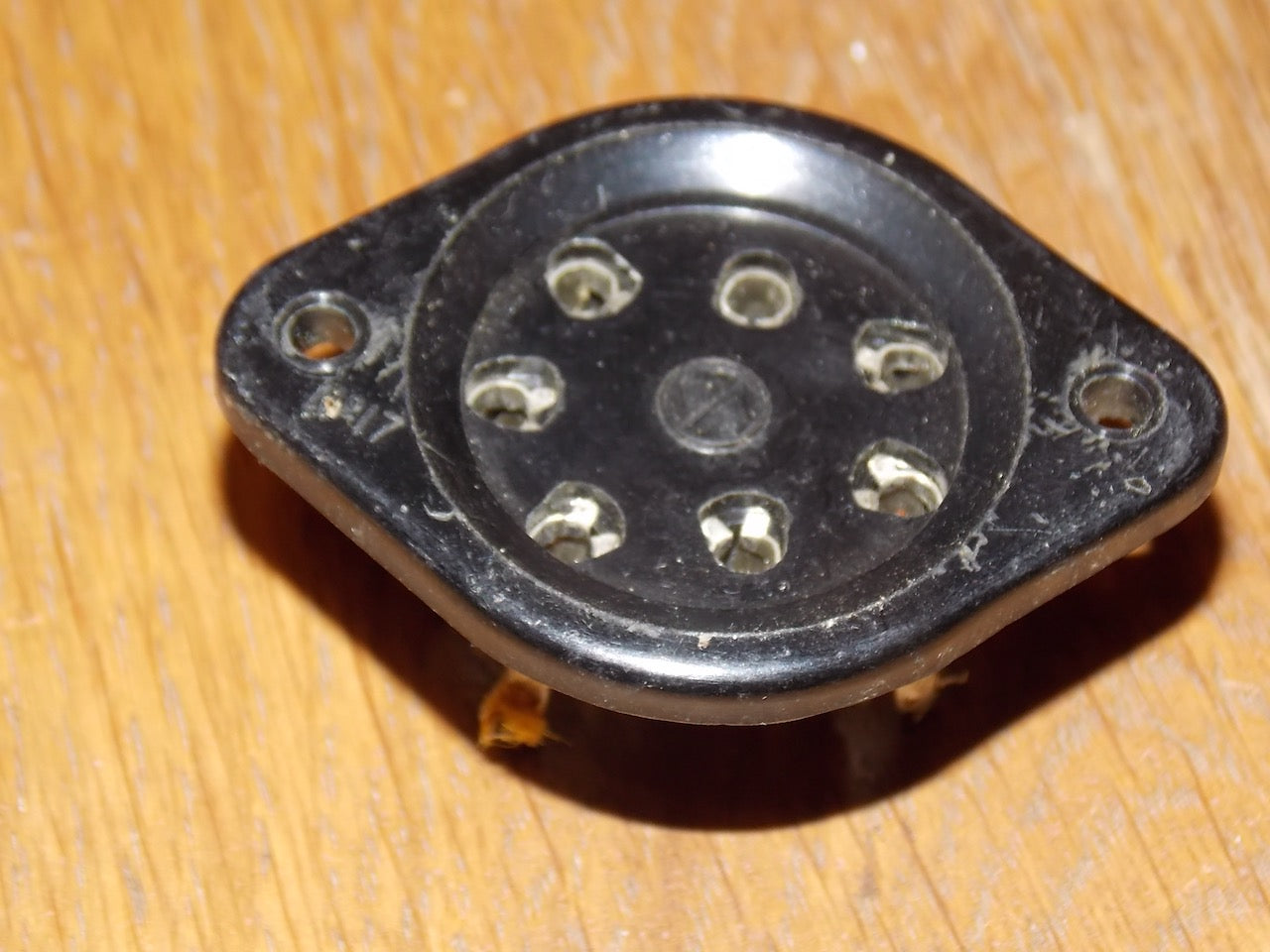 B7, British 7 Pin,  Valve Base, Whiteley Boneham, WB, Air Ministry, 10H/607, Ex Equipt