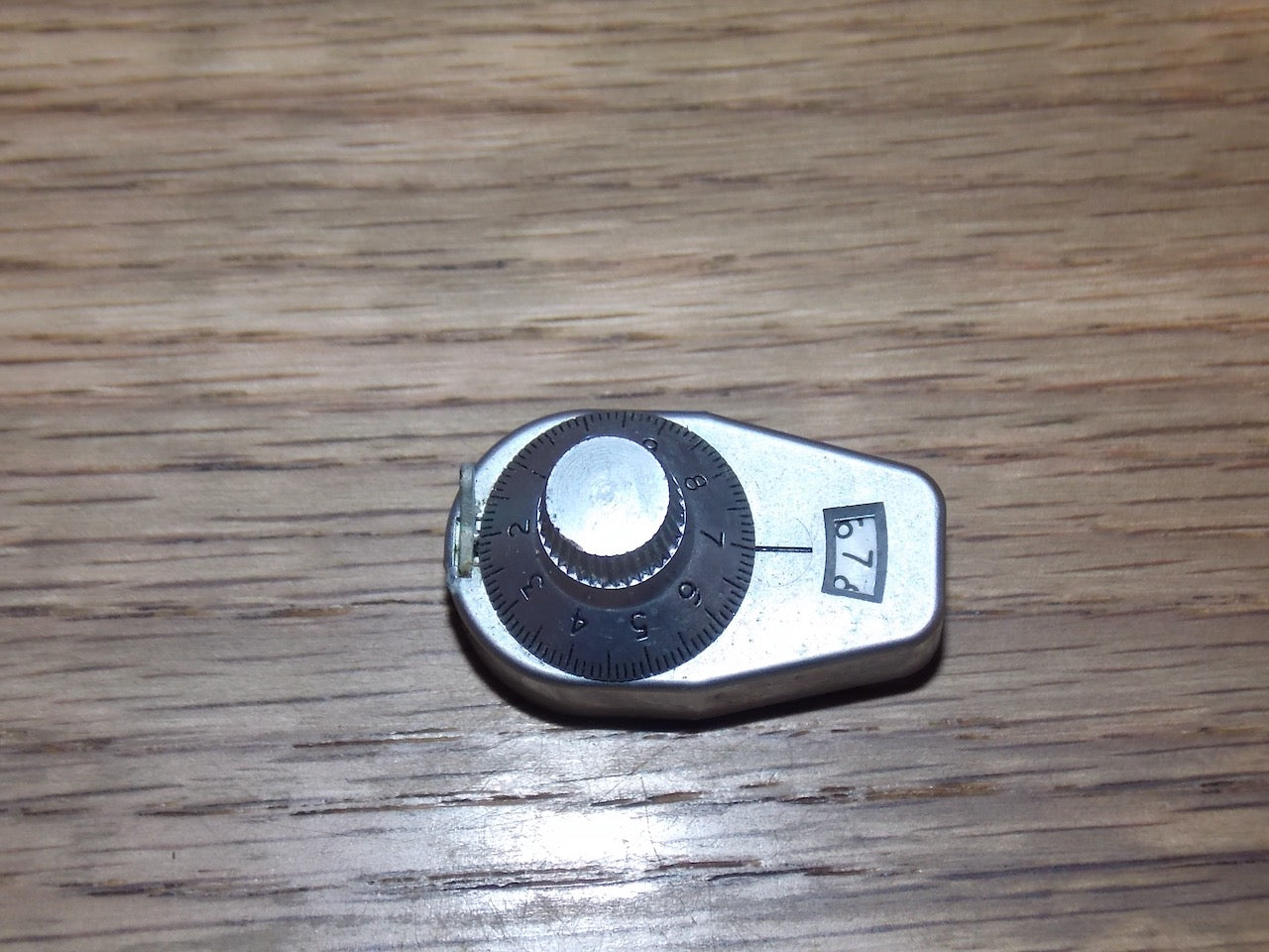VERNIER KNOB, LOCKABLE & RESETTABLE, NICKEL FINISH, KNOB SCREW, WITH BODY ANCHOR PEG