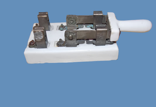 1930s, White Porcelain, 95mm  Length, 55mm Width, Aerial Knife Switch, (DPDT)