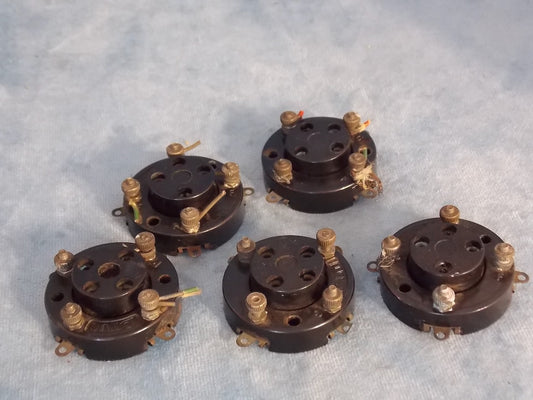 LOTUS,, BRITISH 4 PIN, B4,   BLACK, VALVE HOLDER,  1929