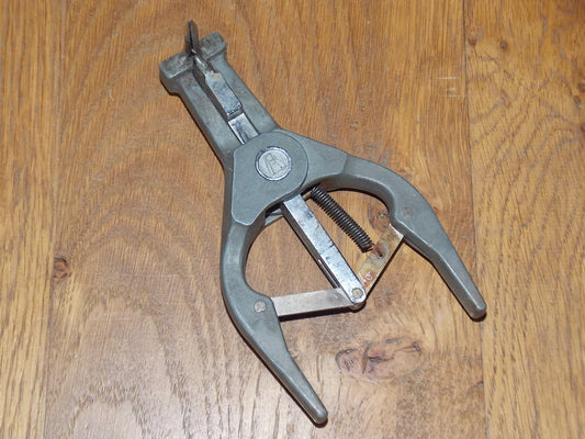 HELLERMAN, WIRING SLEEVE TOOL, TRI JAW, SLEEVING TOOL