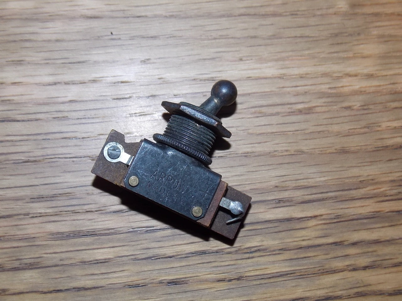 ARROW, SPST, BALL HEAD DOLLY,  SWITCH,3A 250V  EX EQUIPT