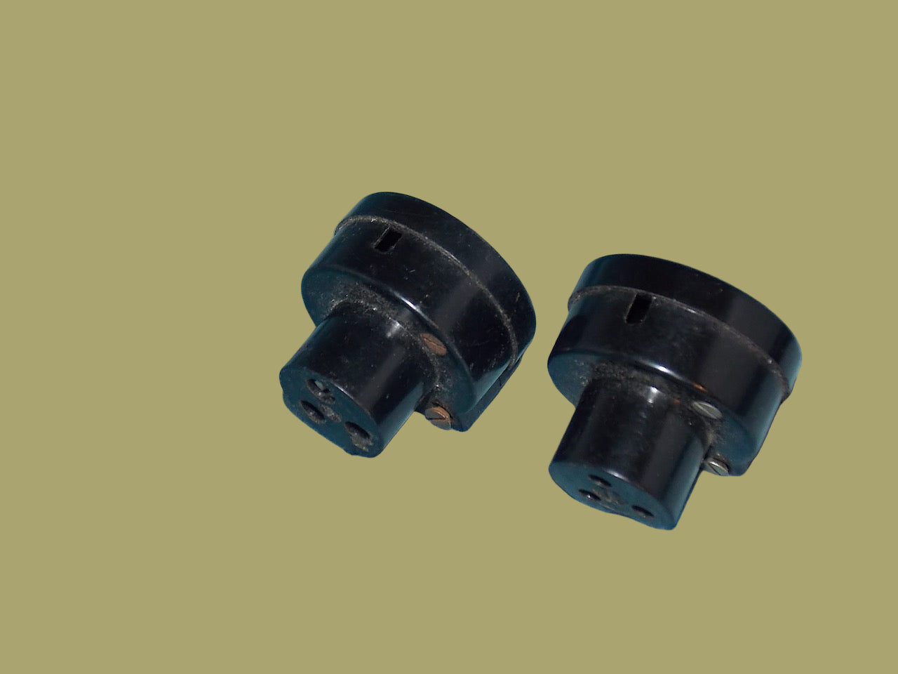 BULGIN, 3 PIN  FEMALE, POWER SOCKET, P453, SA1970, FOR LEAK TL12.1 & QUAD ESL 57,  22mm NOSE DIA., RT ANGLE CABLE ENTRY