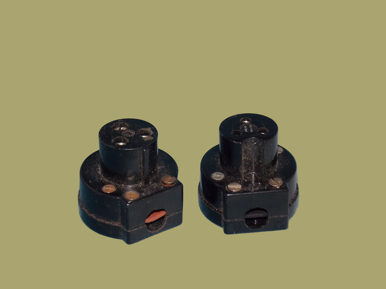 BULGIN, 3 PIN  FEMALE, POWER SOCKET, P453, SA1970, FOR LEAK TL12.1 & QUAD ESL 57,  22mm NOSE DIA., RT ANGLE CABLE ENTRY