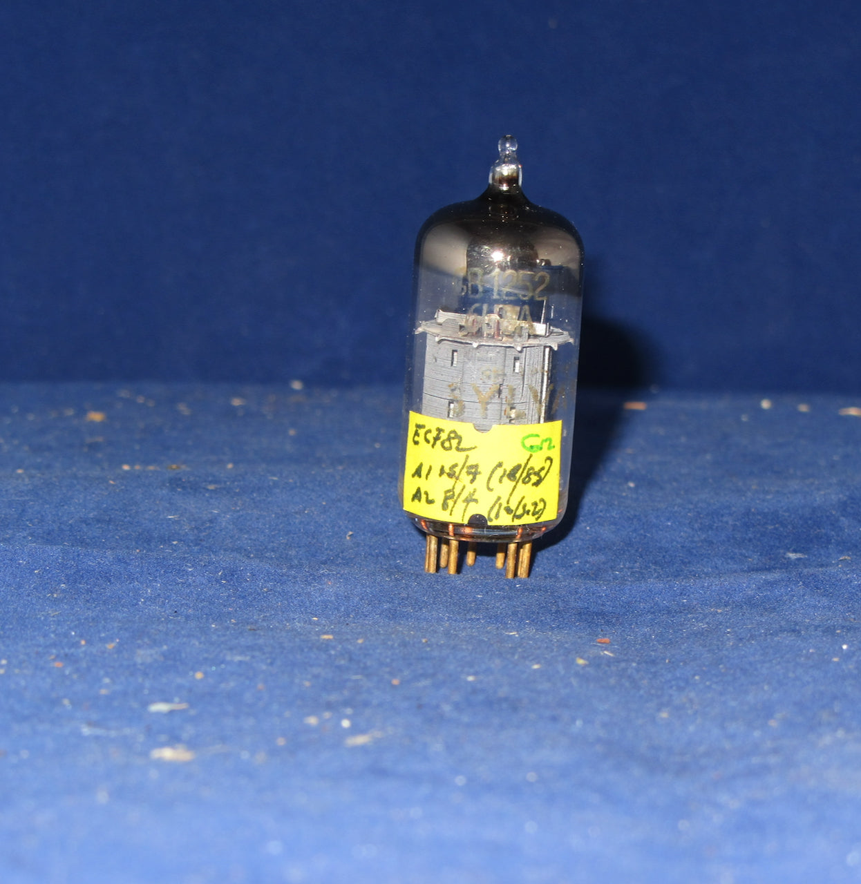 GB-1252, SYLVANIA, MIL; SPEC 6U8A, ECF82, FADED WHITE PRINT,