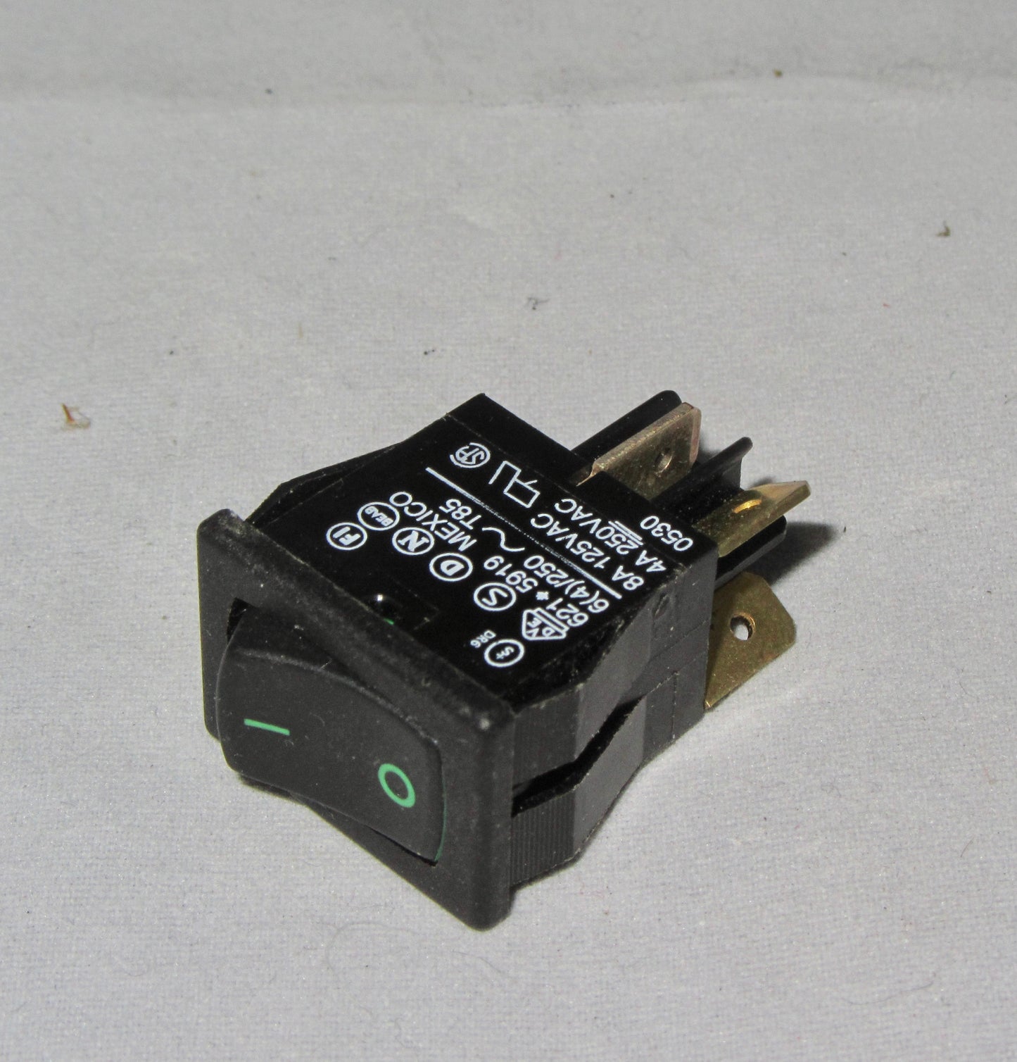 Carlingswitch, Double Pole Single Throw, DPST, Latching Rocker Switch, Panel Mount, 621-5919