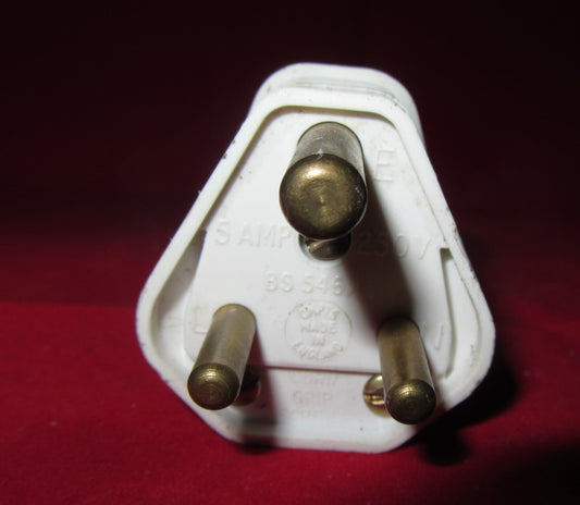VOLEX, WHITE, 3 ROUND PIN, 5A PLUG, BS546/A