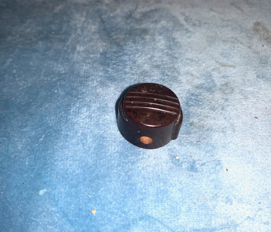 CROSS RIBBED, TWIN EARED, BROWN BAKELITE KNOB, LOOKS LIKE A THORNTONS CHOCOLATE6mm SHAFT, 23mm DIA