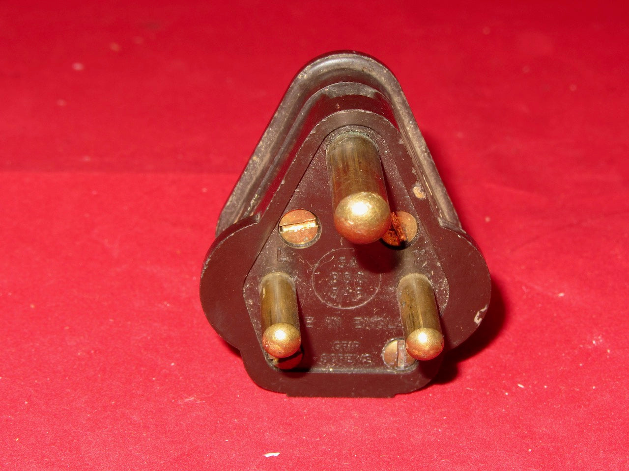 MK, BROWN, 3 ROUND PIN, 5A PLUG, BS546/A