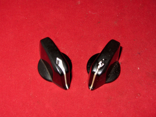 PAIR OF BLACK BAKELITE KNOBS, PEAK NOSED, WHITE INDEX, 25mm DIA, 42mm BAR LENGTH