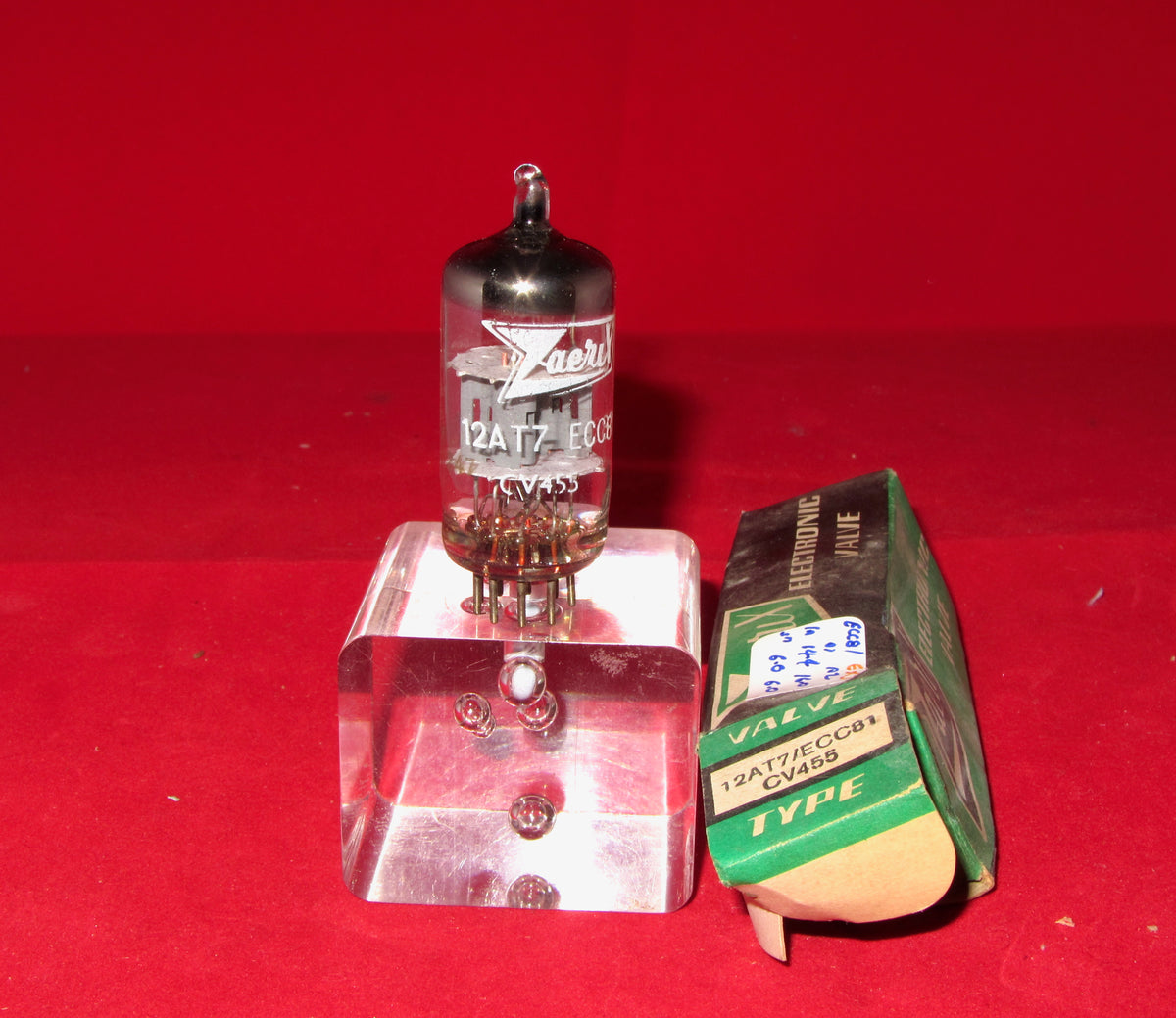 ECC81, MULLARD, OLD SHIELD, WHITE PRINT, FACTORY CODE, Tk3 B1J5, BLACK ...