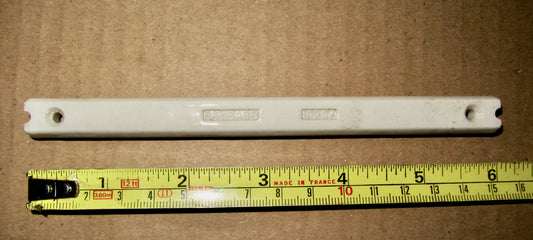 RAYMART, CERAMIC, ANTENNA LEAD, BAR INSULATOR 150mm WIDTH, 135mm WIRE APERTURE CENTRE TO CENTRE