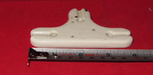 RAYMART, CERAMIC, DIPOLE CENTRE INSULATOR  100 X 60mm  , 60mm CENTRES
