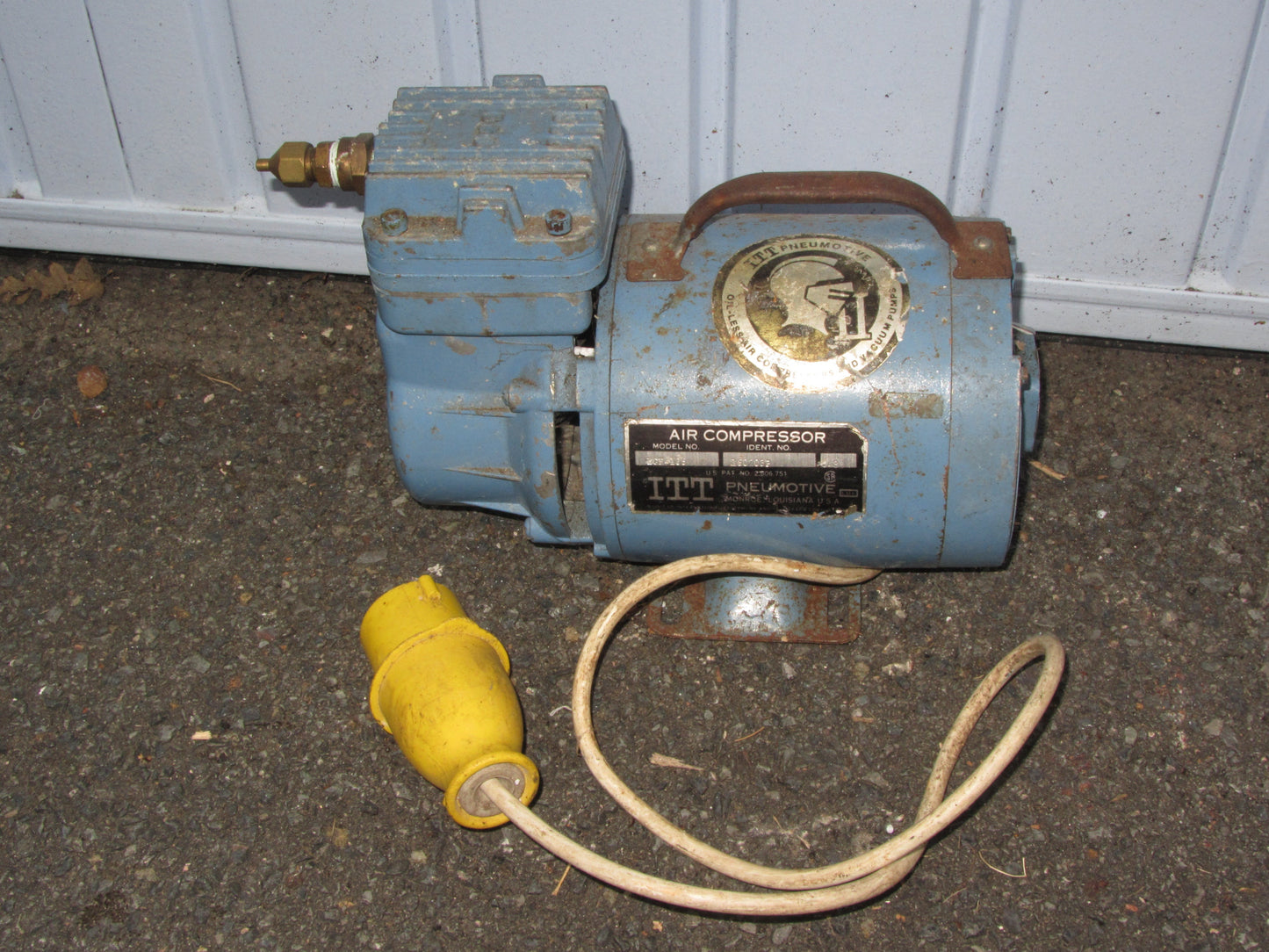 ITT PNEUMOTIVE, 110V, AIRBRUSH COMPRESSOR, MODEL ZGH 10/6
