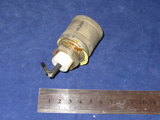 F&F, AP 66092, COAXIAL, AIR MINISTRY, OR ADMIRALTY, SOCKET, CERAMIC INTERIOR, 31mm COLLAR DIAMAYBE SUIT B40