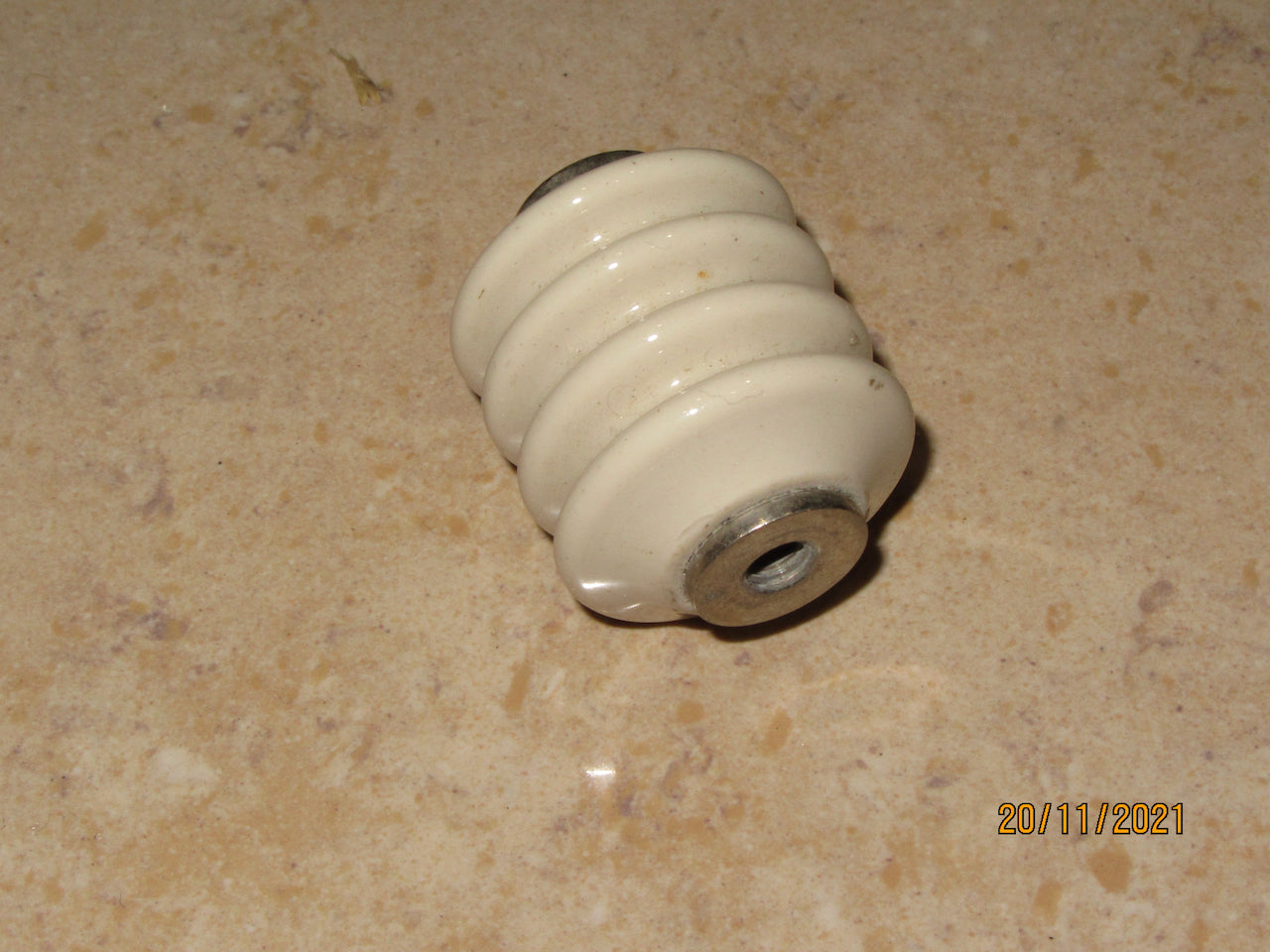 RAYMART, RIBBED CONICAL INSULATING PILLARS,  40mm HEIGHT , 33mm DIA