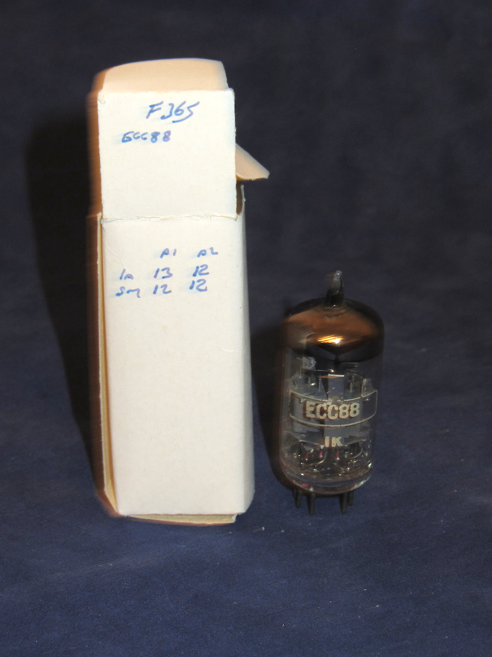 ECC88, RFT, WHITE GENERIC PRINT, IK DATE CODE