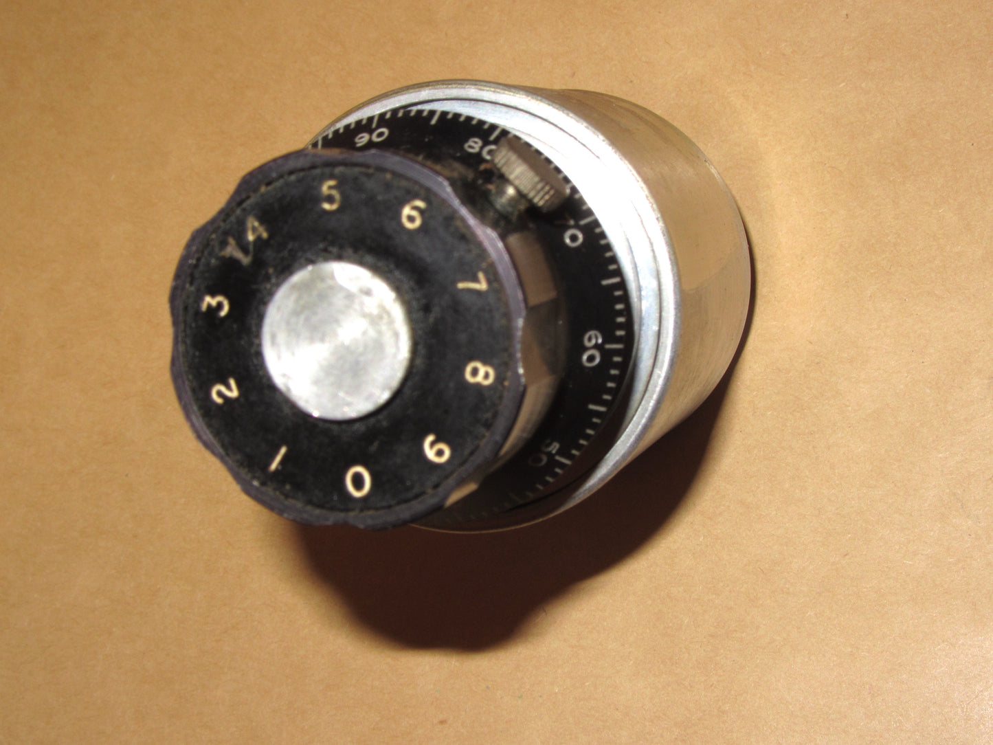 COLVERN, CLR.2519, 10 TURN HELICAL, WIRE WOUND POTENTIOMETERS,  CASE SOLDER SEALED, MIL SPEC, EX EQUIPT, 500 OHM, WITH GEARED VERNIER KNOB