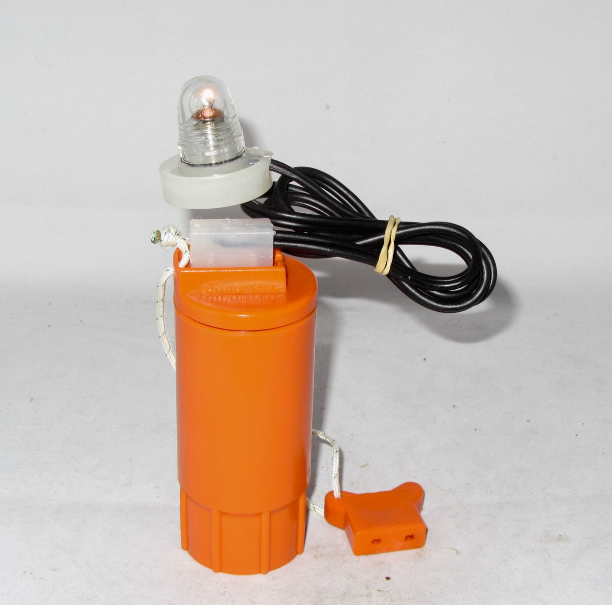 MCMURDO, McGEOCH, MARINE DISTRESS LAMP, DISTRESS BEACON, NATO 0583-6230-99-549-1196