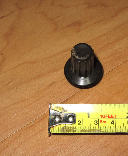 Brown Bakelite, Skirted Knob, Bush TV22