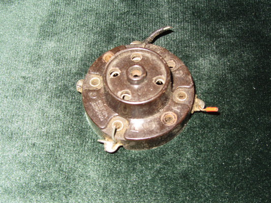 WHITELEY BONEHAM , B4, BRITISH 4 PIN, BAKELITE,  VALVE BASE, ROUND, 1931,
