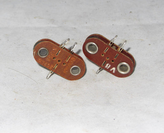 AIR MINISTRY, B3G, VALVE BASE, MARKED 10H/459,  FOR 3-PIN INLINE LEAD GLASS VALVE SUCH AS EA50