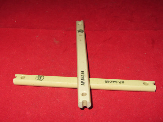 ADMIRALTY PATTERN, AP.64264, CERAMIC AERIAL SPREADER, 150mm LENGTH