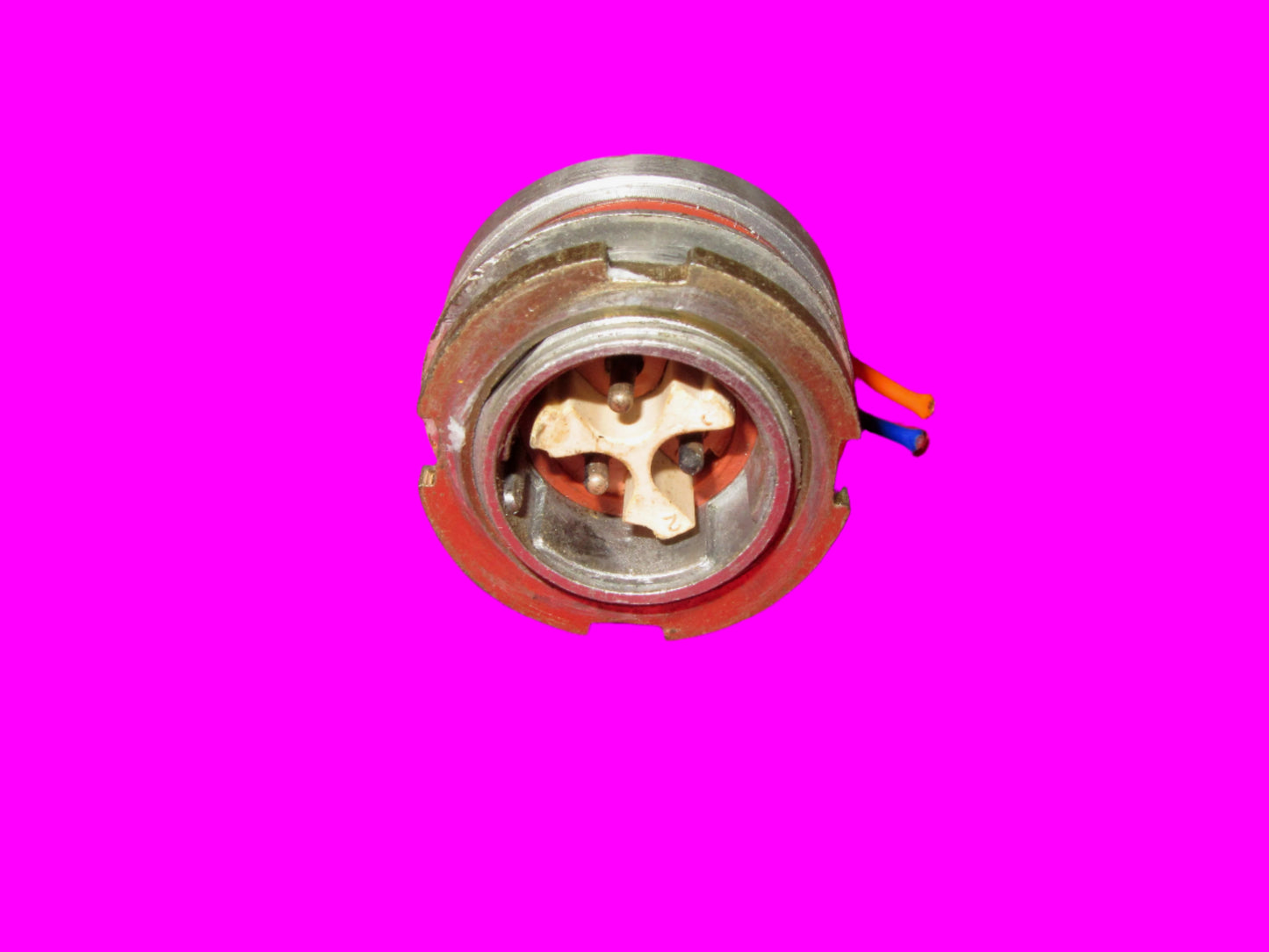 PLESSEY, TYPE 104, SMALL, FIXED 3 PIN MALE,  MAINS PLUG, CHASSIS MOUNT