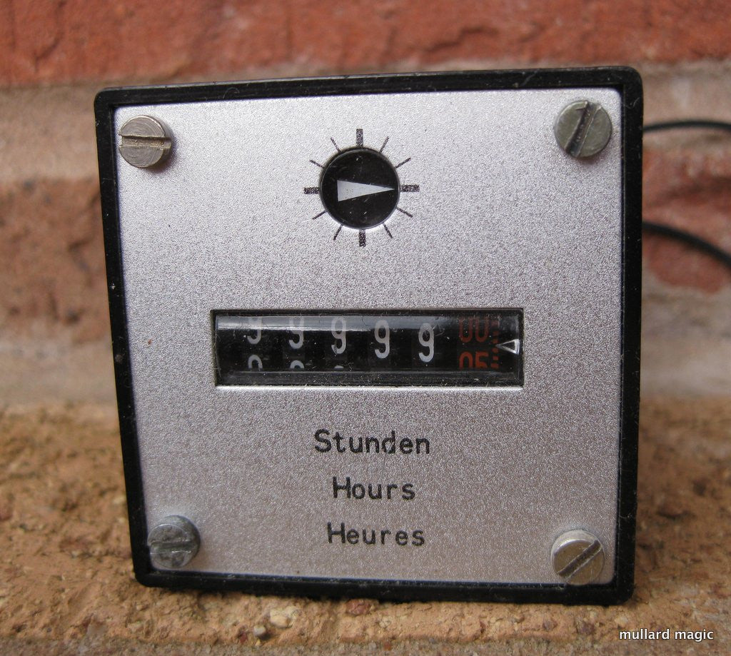 220/240V 50Hz HOUR METER BY GRUNER - NEW UNUSED - MULLARD MAGIC - 2