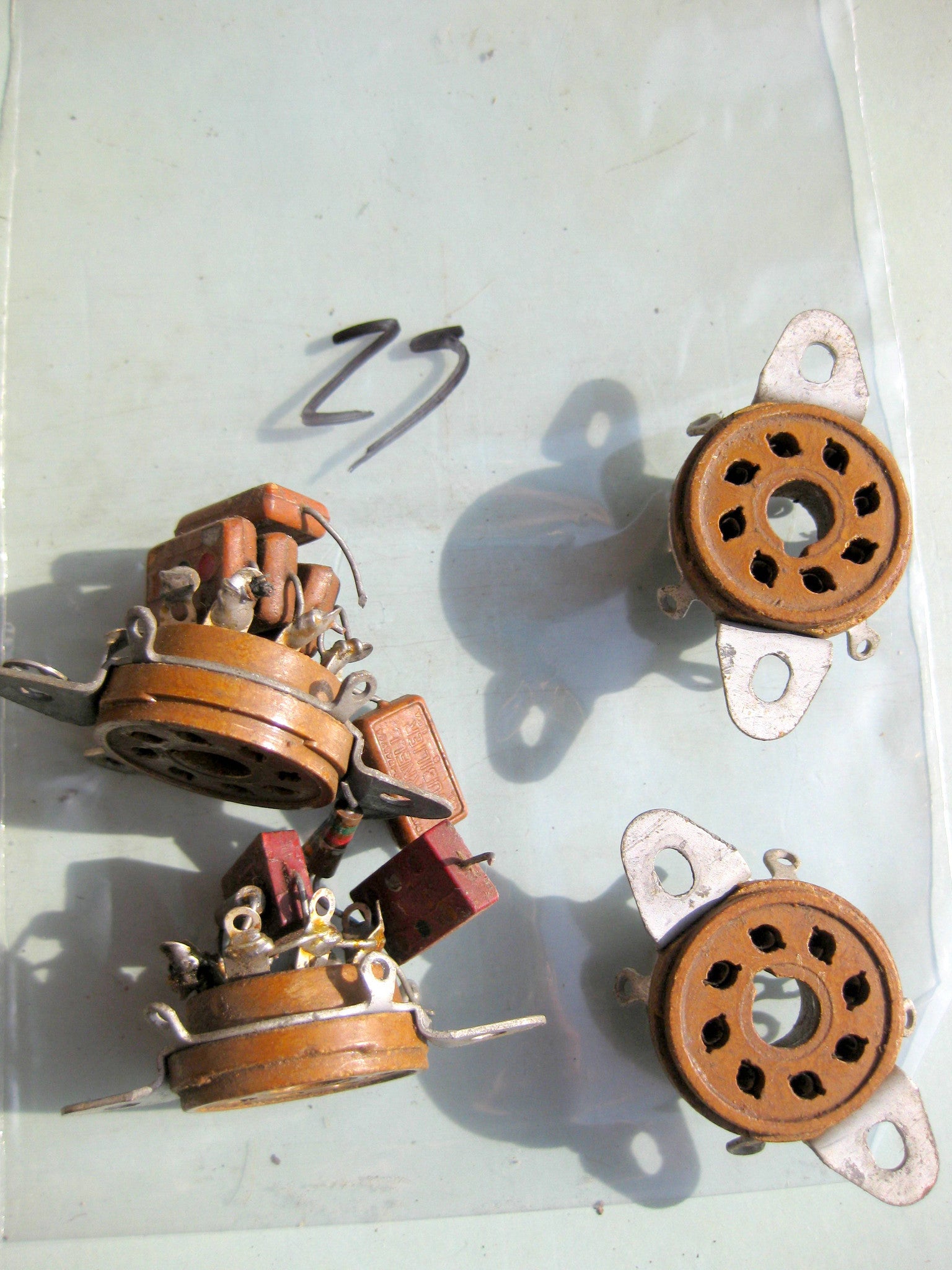 BROWN MICANOL AO8 OCTAL VALVE BASES VALVE BASES EX EQUIPT - MULLARD MAGIC - 2