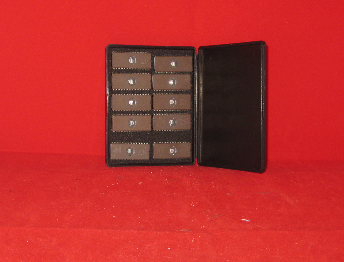 Conductive Carbon, Polypropylene ESD Box, 111 x 86 x 17mm c/w 10x  Advanced Microsystems, , AM27C64_150DC, EPROM UV Eraseable DIP 28 pin,